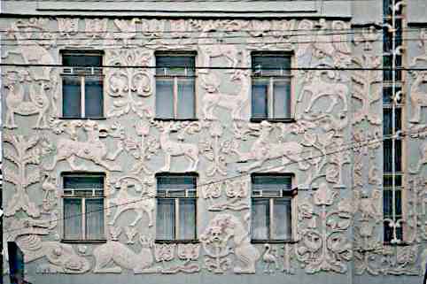Чистопрудный бульвар 14. Декоративное оформление фасадов. 2001 год.