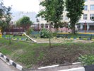 Детская площадка у дома 4к7 по Покровскому б-ру. Август 2006
