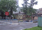 Чистопрудный б-р 14. Детская площадка. Июнь 2004