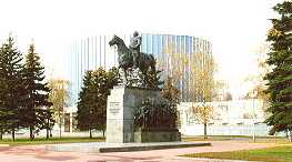 Панорама Бородинской битвы и памятник Кутузову