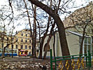 Сквер на месте церкви Успения на Покровке. Апрель 2012
